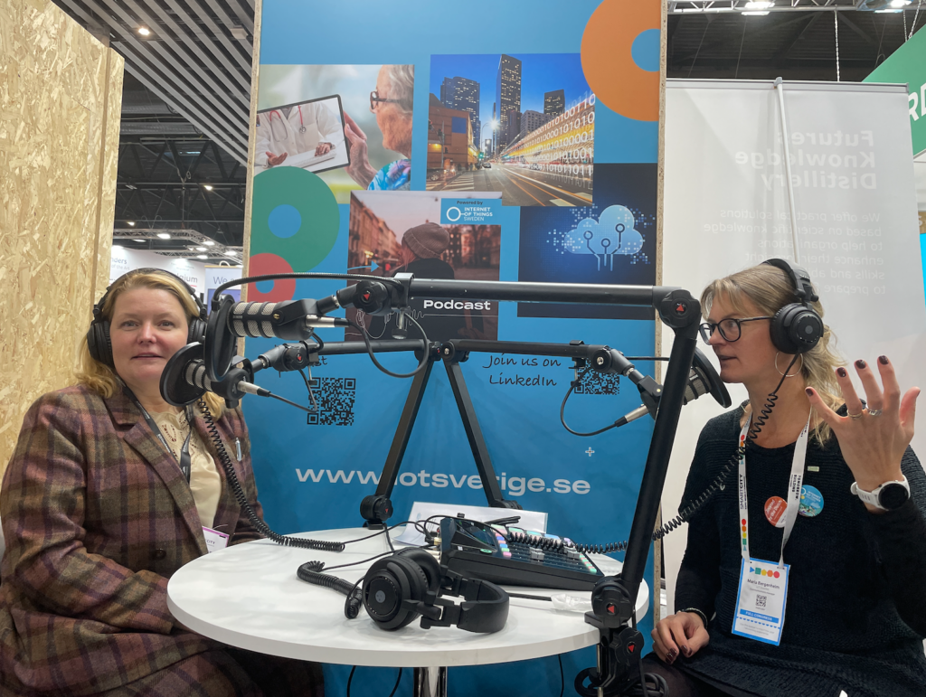 Stockholms stads innovationsdirektör Karin Ekdahl Wästberg medverkar i IoT Sveriges podcastavsnitt från Smart City Expo i Barcelona. Här tillsammans med IoT Sveriges Maria Bergenheim.
