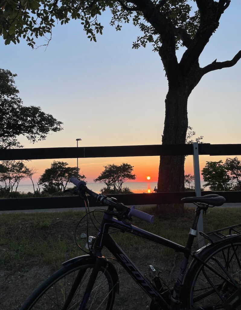 Cykel och solnedgång.