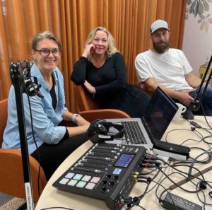 Bild från poddinspelning, från vänster Maria Bergenheim, Karolina Ekerlund och André Karpelius.